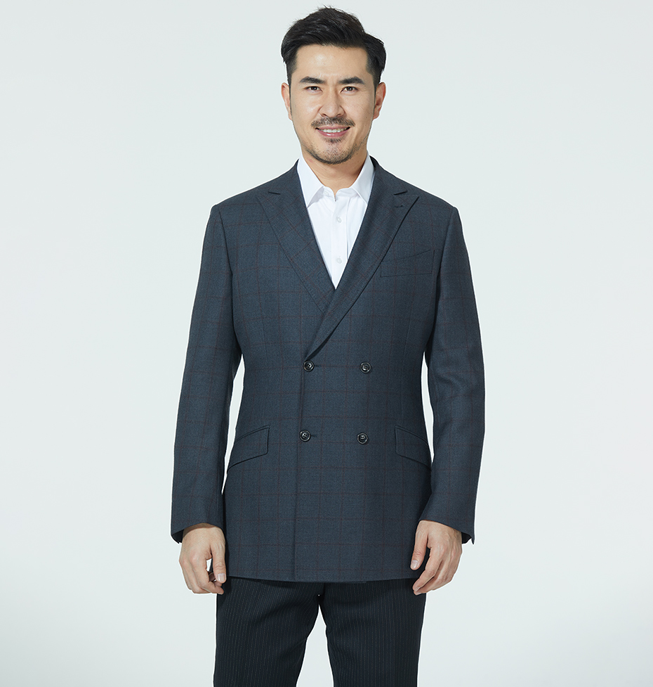 时尚四粒扣西服